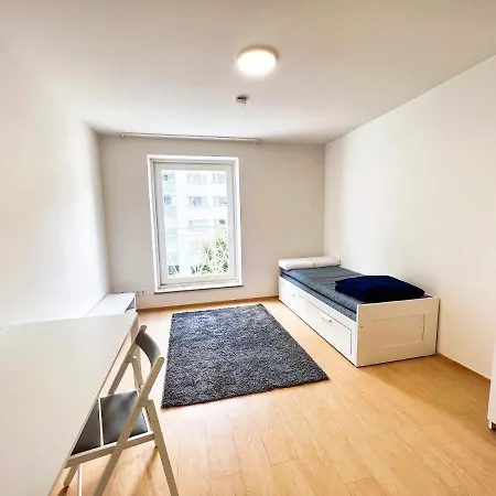 Zentral Gelegene - 1 Min Von Der U-bahn Entfernt Apartment Munich